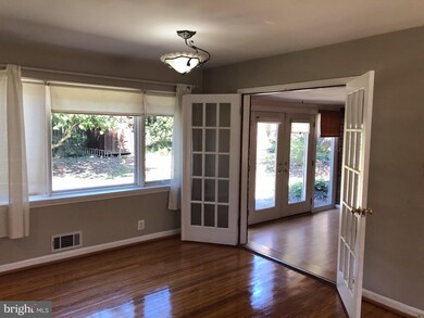 1112 Lyndale Dr, Alexandria, VA 22308 - photo 5