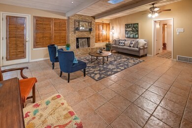 3905 Woodvine Dr, Euless, TX 76040 - photo 3