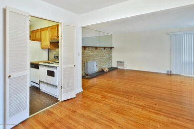 906 Bendermere Ave Wanamassa-large-026-2