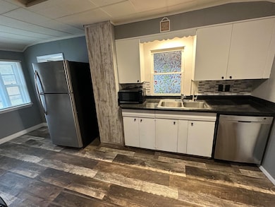 320 E 27th St, Kearney, NE 68847 - photo 4