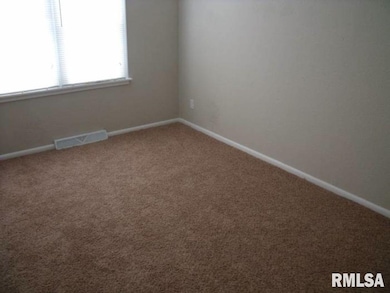 2115 E Locust St, Davenport, IA 52803 - photo 6