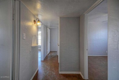 4211_n_indian_ln_MLS_HID1089664_ROOMhall