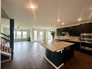 Kitchen with appliances with stainless steel fini