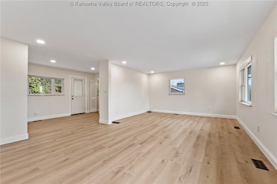 1570 Smith Rd, Charleston, WV 25314 - photo 7