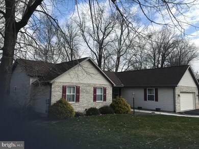 1033 Riverview Dr, Reading, PA 19605 - photo 4