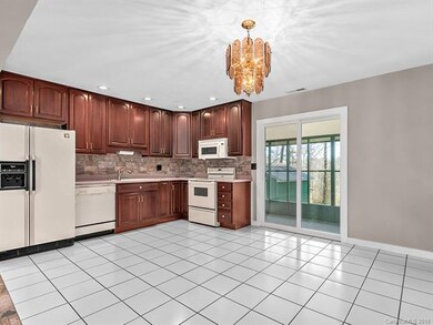 123 Plantation Dr, Hendersonville, NC 28792 - photo 4