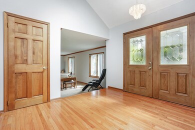 LARGE FOYER