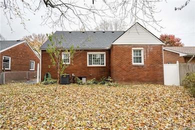 1310 E 9th St, Jeffersonville, IN 47130 - photo 4