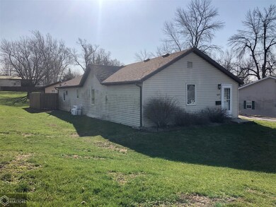 117 N Kossuth St, Osceola, IA 50213 - photo 6
