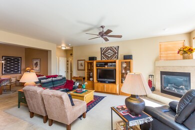 004_Living Room