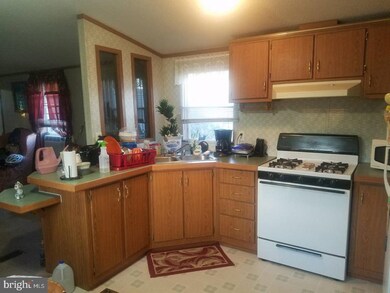 404 Peacock St, Paulsboro, NJ 08066 - photo 7