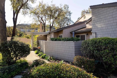 5611 Adobe Falls Rd unit A, San Diego, CA 92120 - photo 2