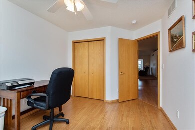 4112 Water Point Ct SW unit 4112, Cedar Rapids, IA 52404 - photo 5