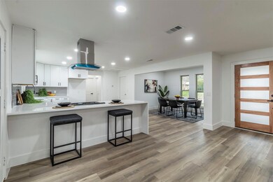 Kitchen featuring a breakfast bar area, kitchen pe