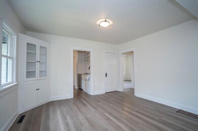 207 W 10th St S, Newton, IA 50208 - photo 6