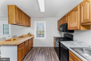 9406 Abingdon Ct, Manassas, VA 20109 - photo 5