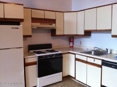 633 Mckinley St, Hazleton, PA 18201 - photo 4