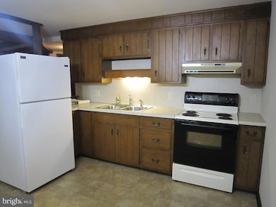 304 N Hoover Ave, New Holland, PA 17557 - photo 6