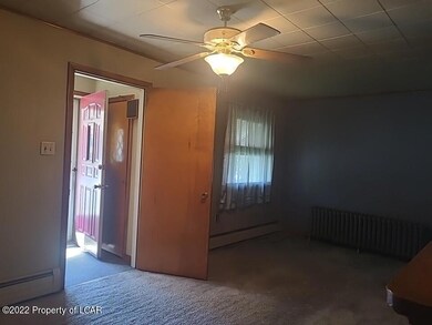 1041 N Vine St, Hazleton, PA 18202 - photo 2