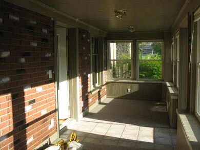 219 S Division St, Auburn, IN 46706 - photo 5