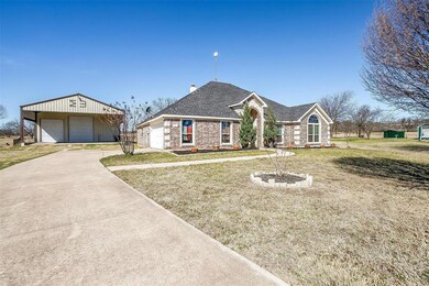129 Lost Oak Dr, Azle, TX 76020 - photo 5