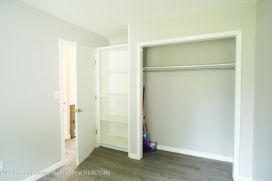 240 West Isham-6