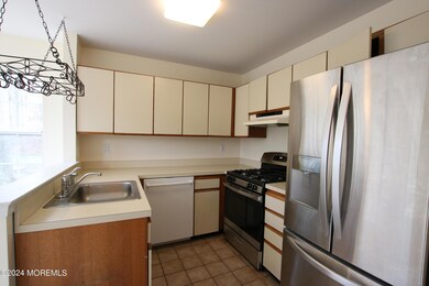 11 Horseshoe Ct, Tinton Falls, NJ 07753 - photo 4