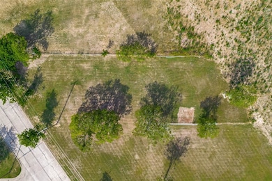 702 Crisp Rd, Ennis, TX 75119 - photo 4