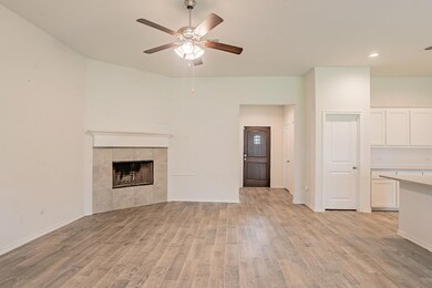 1417 Glade Meadows Dr, Joshua, TX 76058 - photo 4