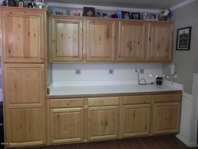 tons of cabinet/counter space