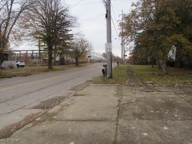614 Mussey Ave, Elyria, OH 44035 - photo 4