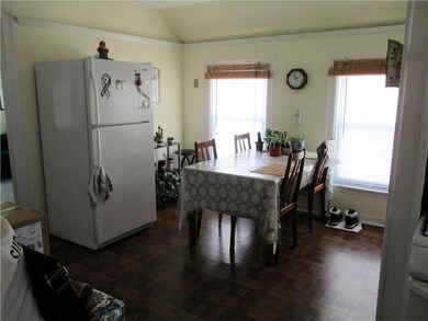 170 Oakland Ave unit 2nd floor, Pawtucket, RI 02861 - photo 3