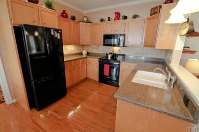 Kitchen with new appliances, Silestone countertops, tile backsplash