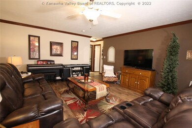 528 21st St, Dunbar, WV 25064 - photo 6