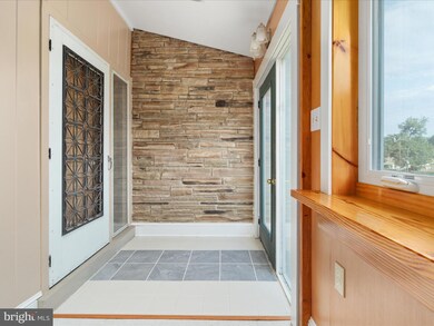 225 S Main St, Edinburg, VA 22824 - photo 4