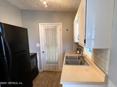 2916 Kent Rd, Jacksonville, FL 32216 - photo 6