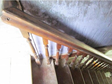 563 Pleasant St, West Rutland, VT 05777 - photo 3