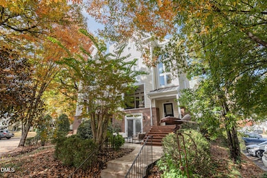 1120 Parkridge Ln unit 102, Raleigh, NC 27605 - photo 2