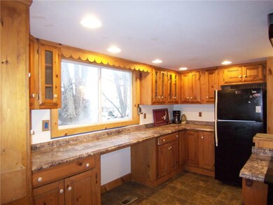 10 Yates St, Mechanic Falls, ME 04256 - photo 3