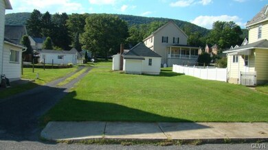 809 E Main St, Pen Argyl, PA 18072 - photo 2