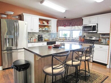 36603 Dina Dr, Zephyrhills, FL 33542 - photo 2