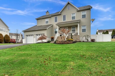 *** Inviting Front Yard ***