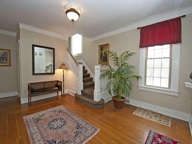 Entry/Foyer.