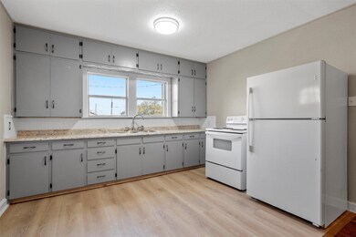 403 S 5th St, Rosebud, TX 76570 - photo 2