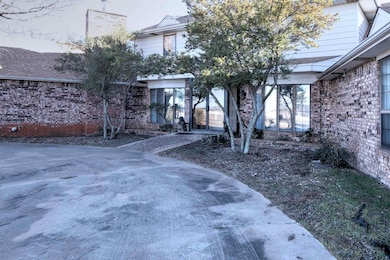 3706 3706 E Camelback, Marlow, OK 73055 - photo 2