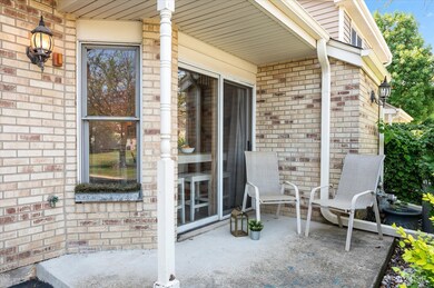 1916 Wisteria Ct unit 2, Naperville, IL 60565 - photo 2