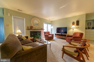 118 Pamela Ct unit 604, Levittown, PA 19057 - photo 3