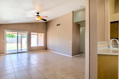 712 W Greentree Dr-7