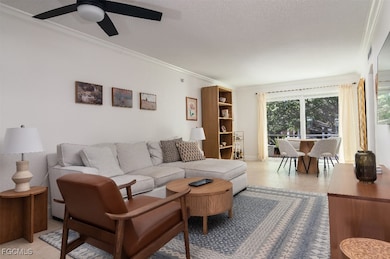 72 7th St S unit 206, Naples, FL 34102 - photo 2