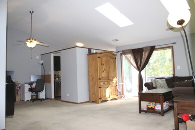 1525 Commodore Ct unit 6, Schaumburg, IL 60193 - photo 3